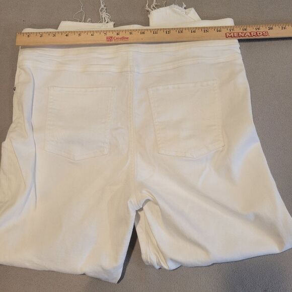 SPANX Pull On High Rise Distressed Ankle Jeans with Raw Cuffs White Size 1X - Picture 7 of 7